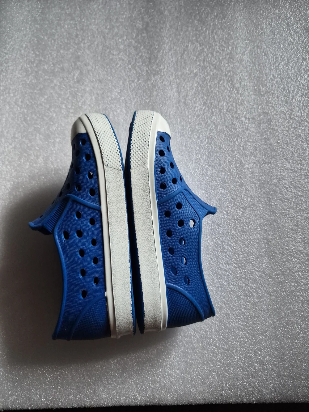 Kids Perf Blue and White Slip-On Water Shoes Size 6